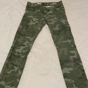 Gap green camo jeans 27 petite short cropped